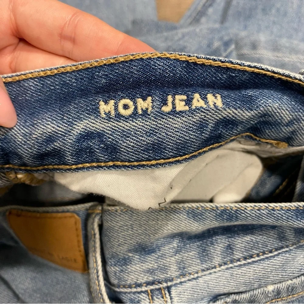 AE Light Wash Distressed Mom Jean - Picture 5 of 6